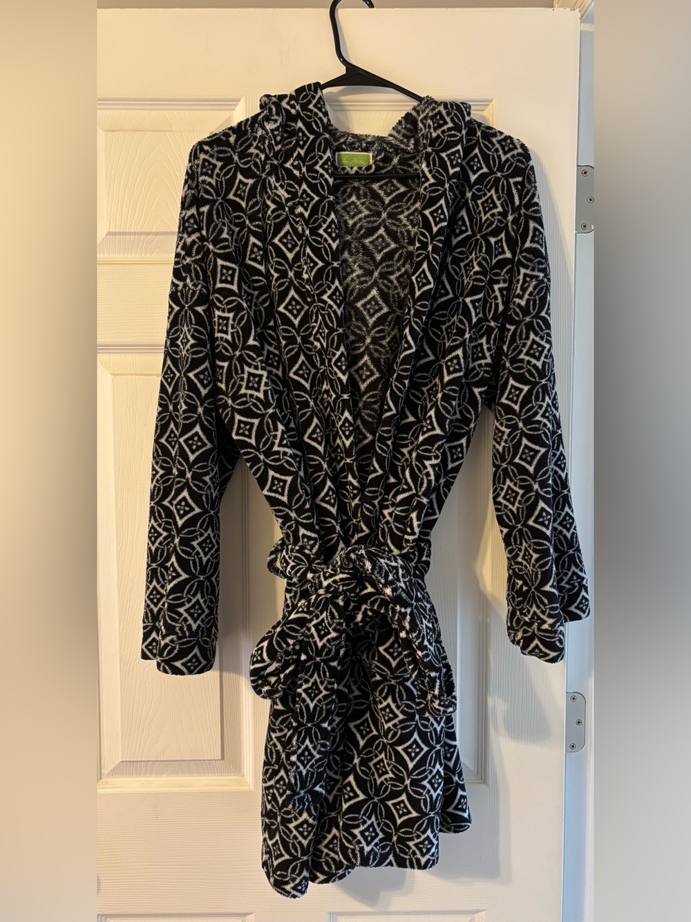 Vera Bradley Black & White Patterned Fleece Robe with hood